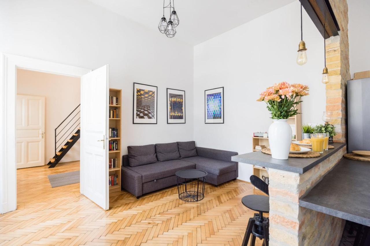 Appartement Live Like A Local At The Rustic Hockey Hut Budapest
