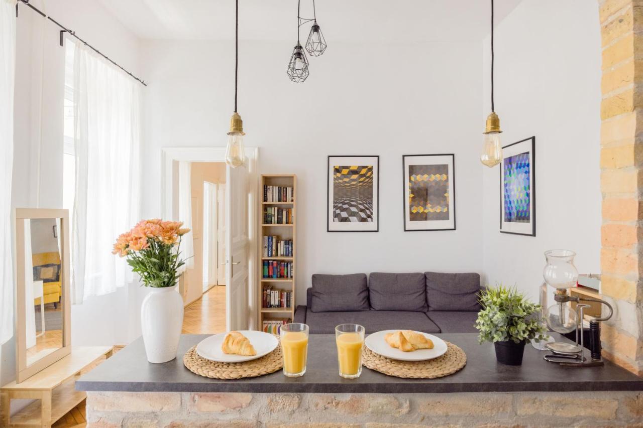 Live Like A Local At The Rustic Hockey Hut Appartement Budapest