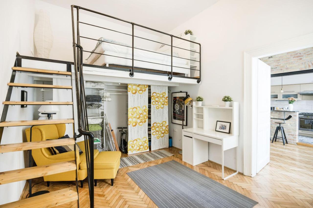Live Like A Local At The Rustic Hockey Hut Appartement Budapest