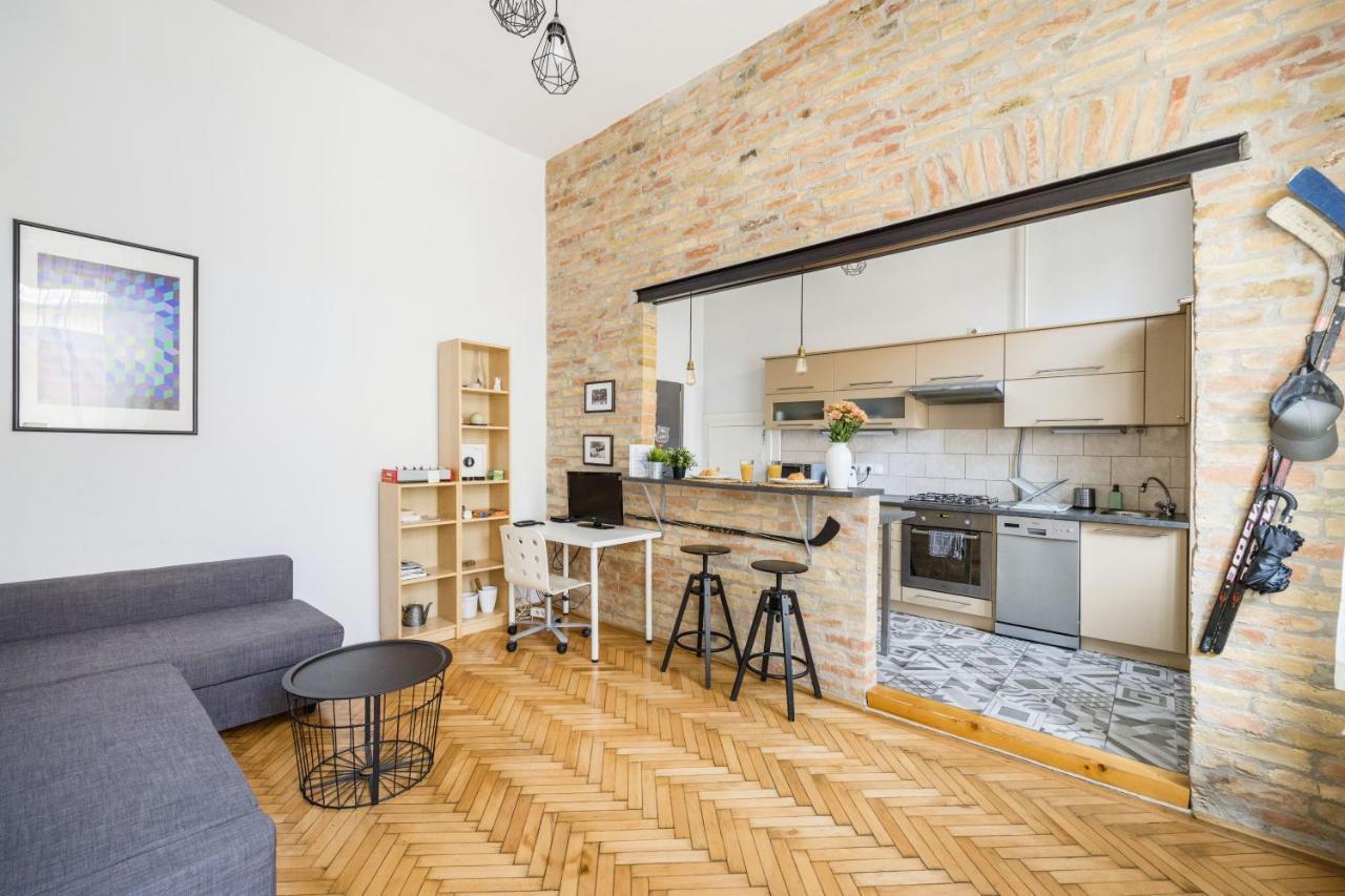 Live Like A Local At The Rustic Hockey Hut Appartement Budapest